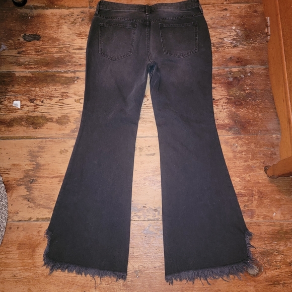 🆕️ We the Free People Vintage Flare Ruff frayed slit hem jeans Washed out black - Picture 7 of 15